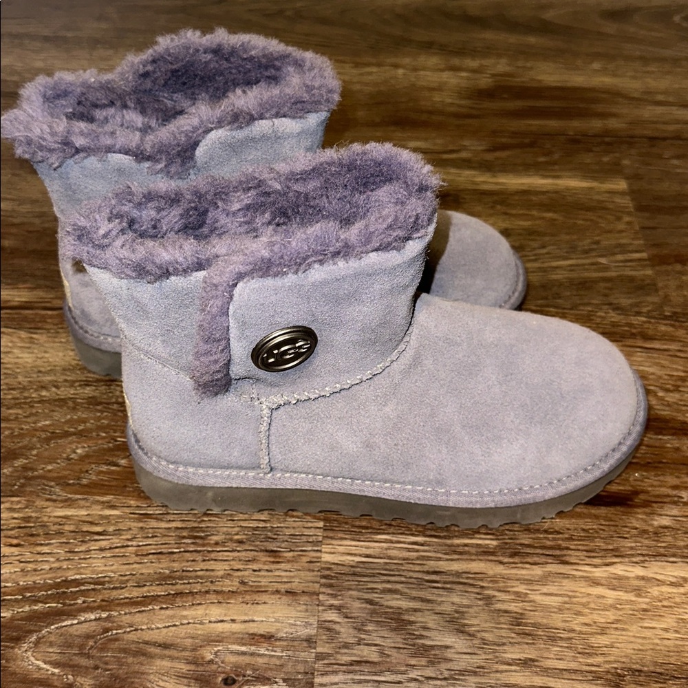 🆕 NWOB Ugg Mini Bailey Button Snap Boots